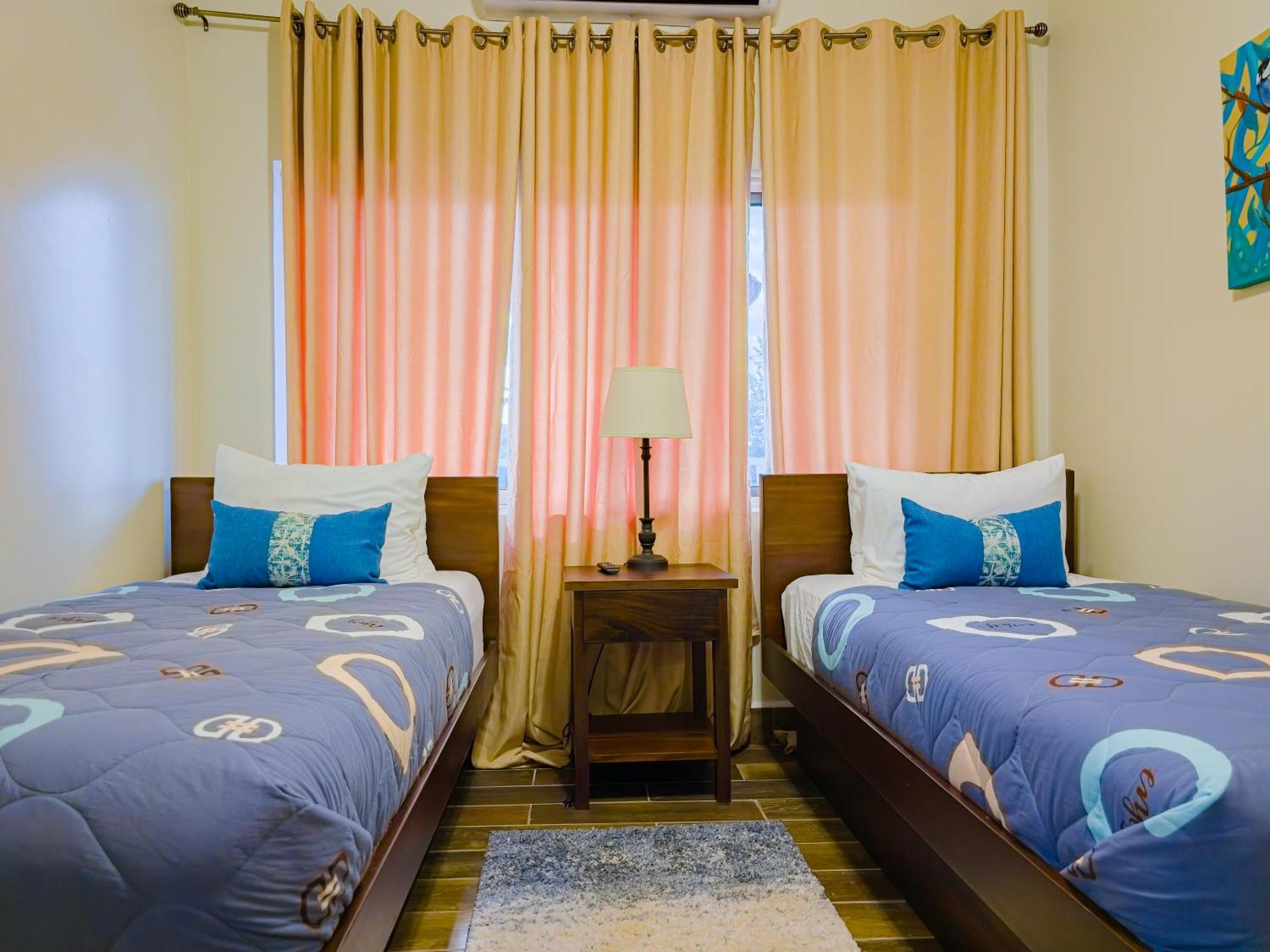 Louis' Apartments Placencia エクステリア 写真