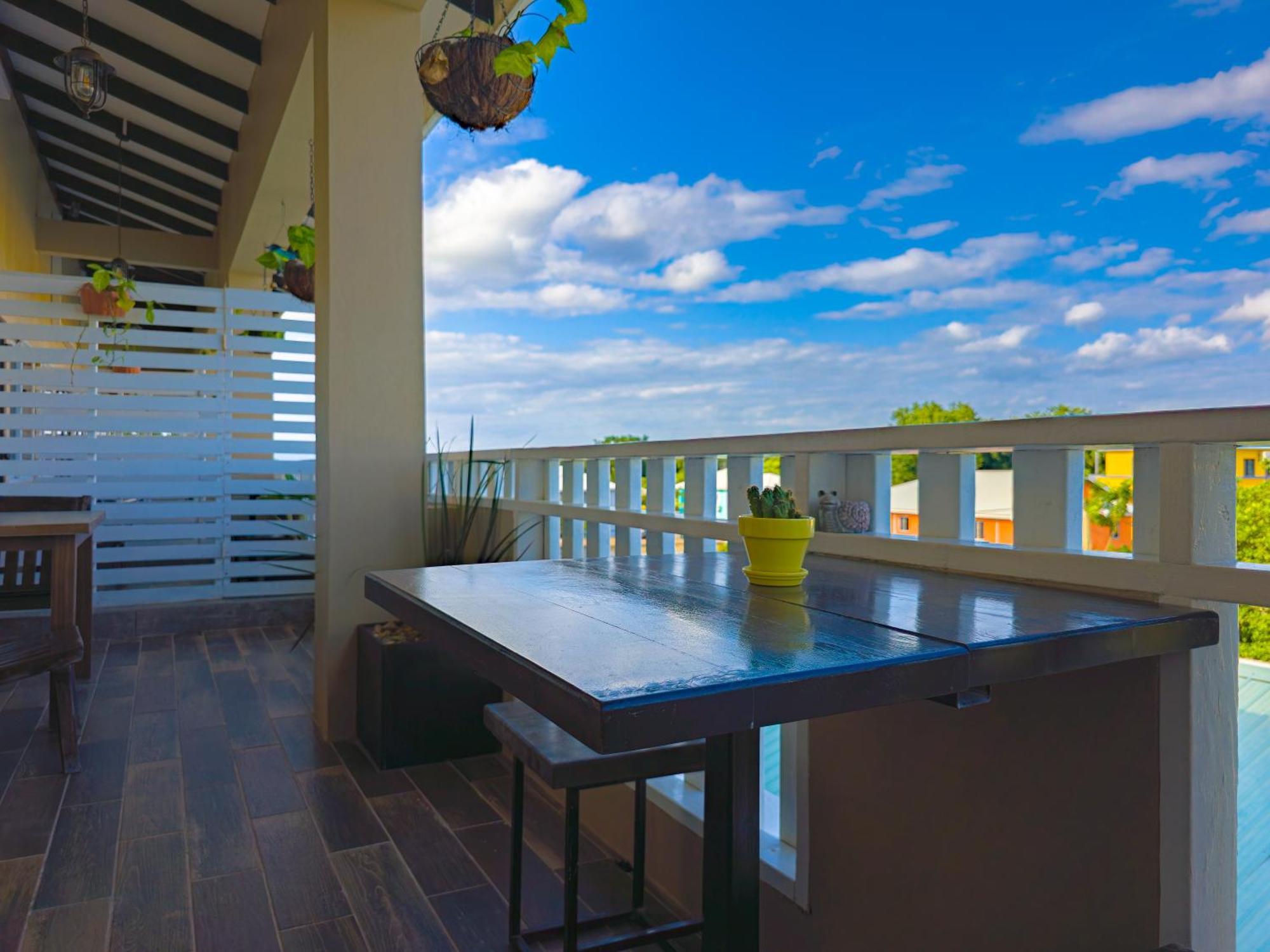 Louis' Apartments Placencia エクステリア 写真