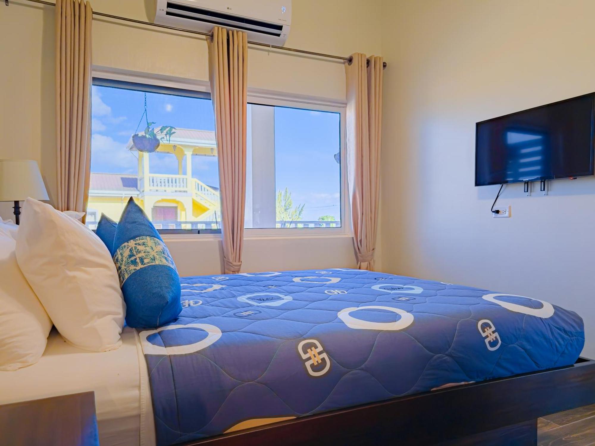 Louis' Apartments Placencia エクステリア 写真