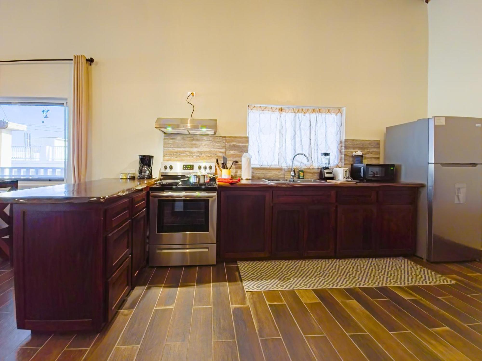 Louis' Apartments Placencia エクステリア 写真