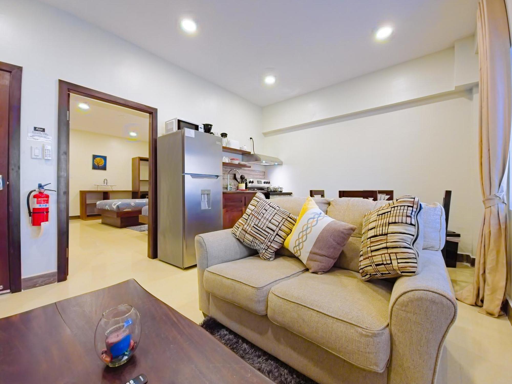 Louis' Apartments Placencia エクステリア 写真