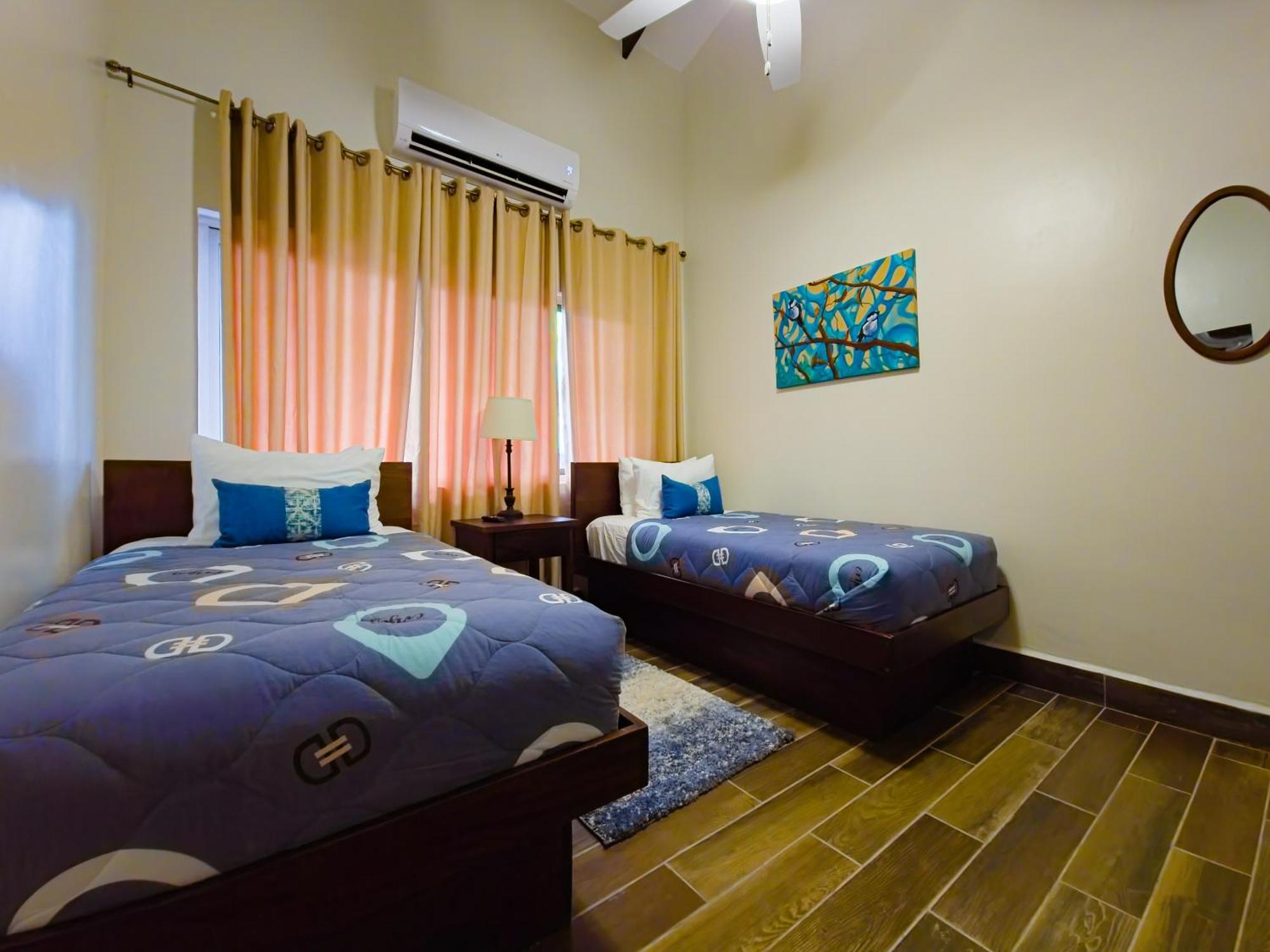 Louis' Apartments Placencia エクステリア 写真