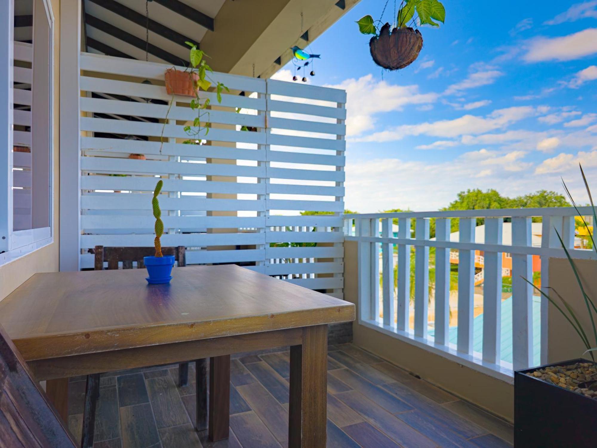 Louis' Apartments Placencia エクステリア 写真