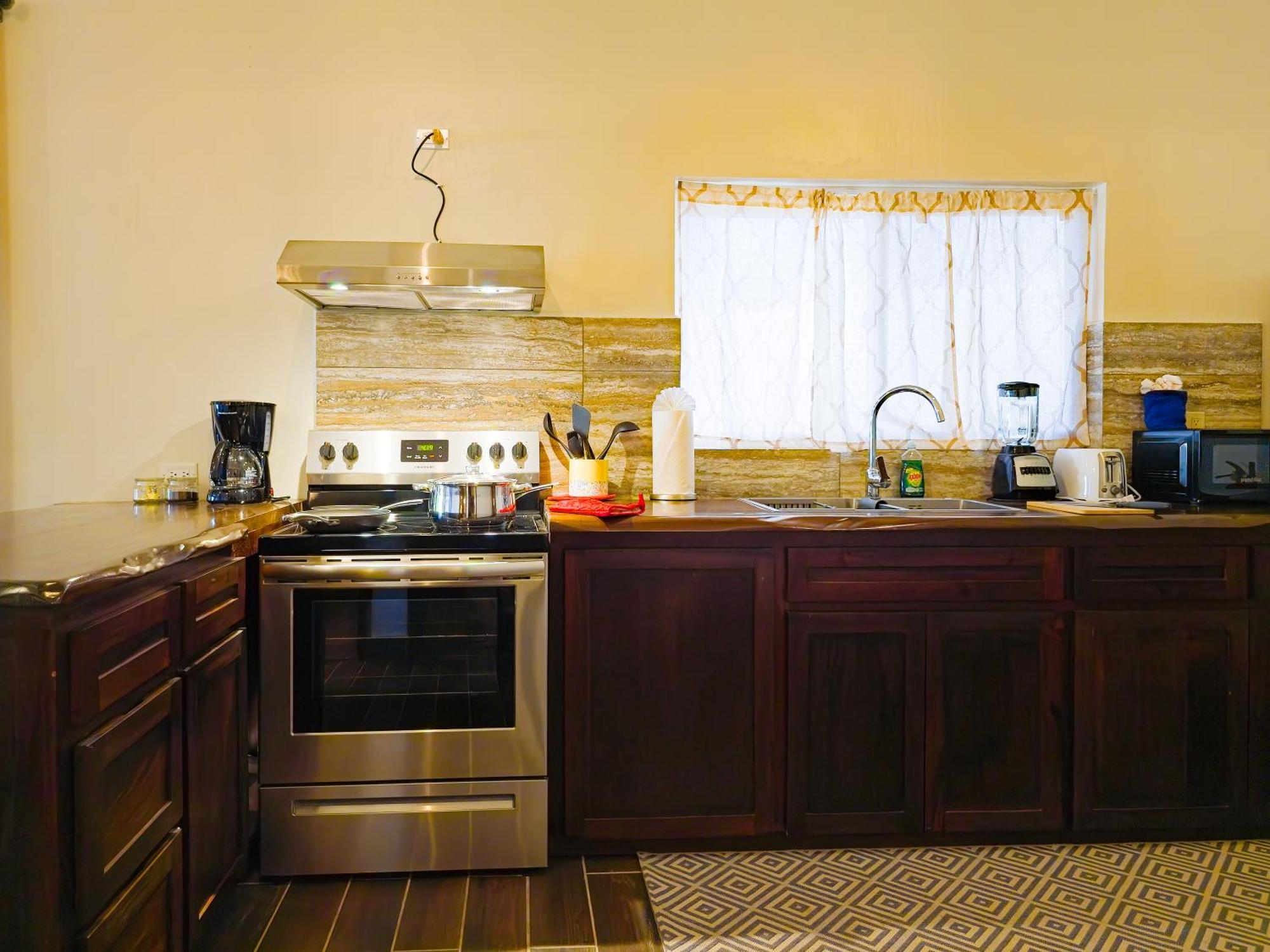 Louis' Apartments Placencia エクステリア 写真
