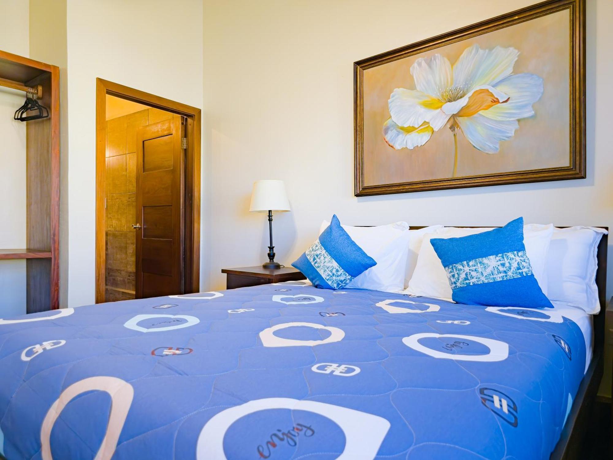 Louis' Apartments Placencia エクステリア 写真