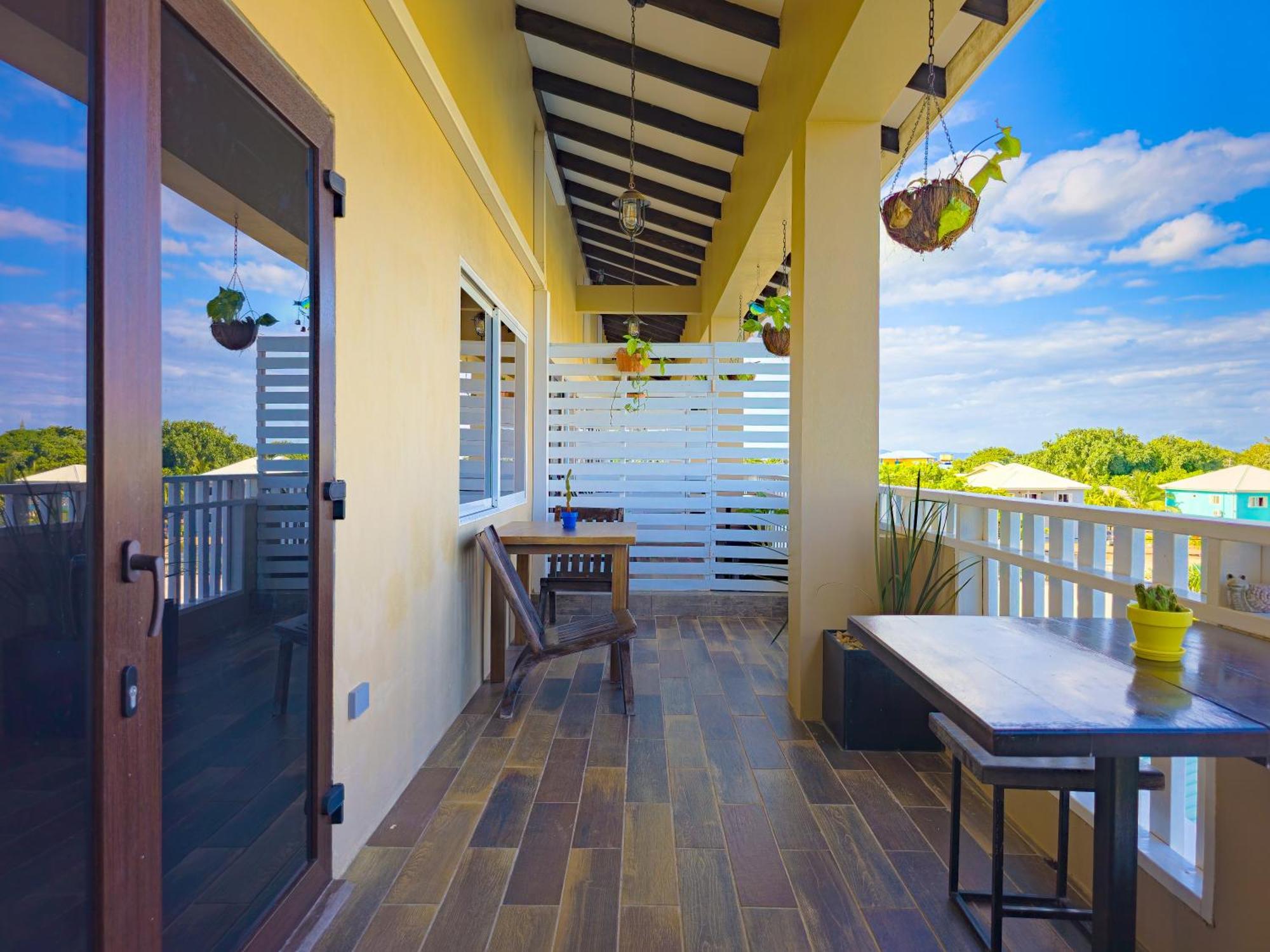 Louis' Apartments Placencia エクステリア 写真