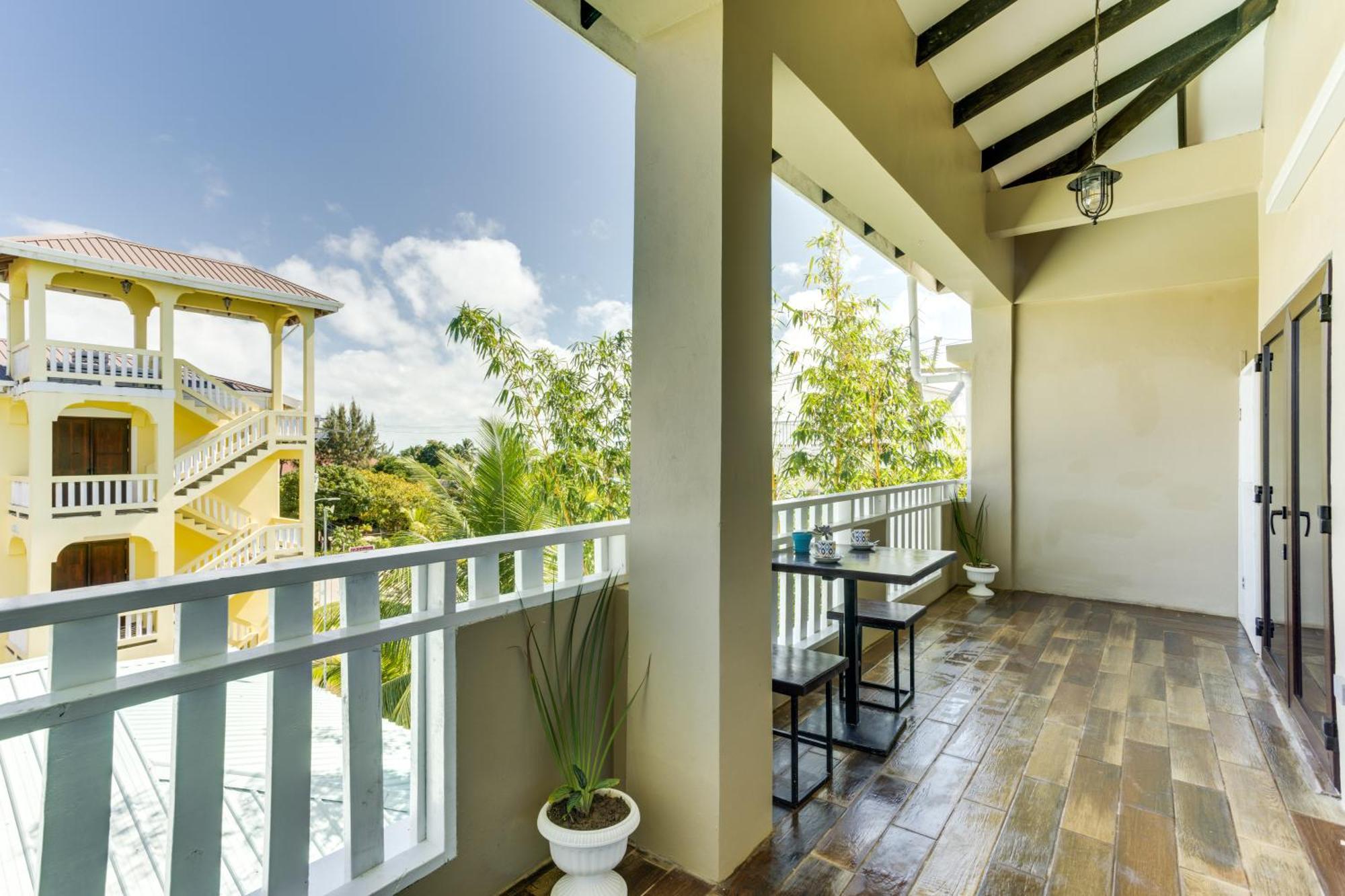 Louis' Apartments Placencia エクステリア 写真