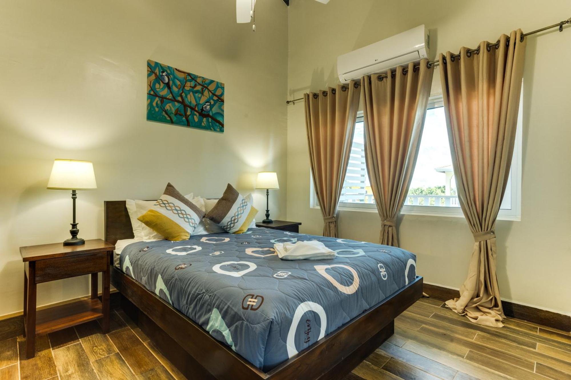 Louis' Apartments Placencia エクステリア 写真