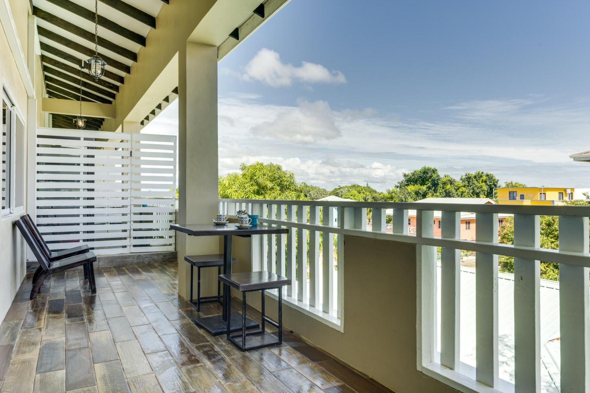 Louis' Apartments Placencia エクステリア 写真