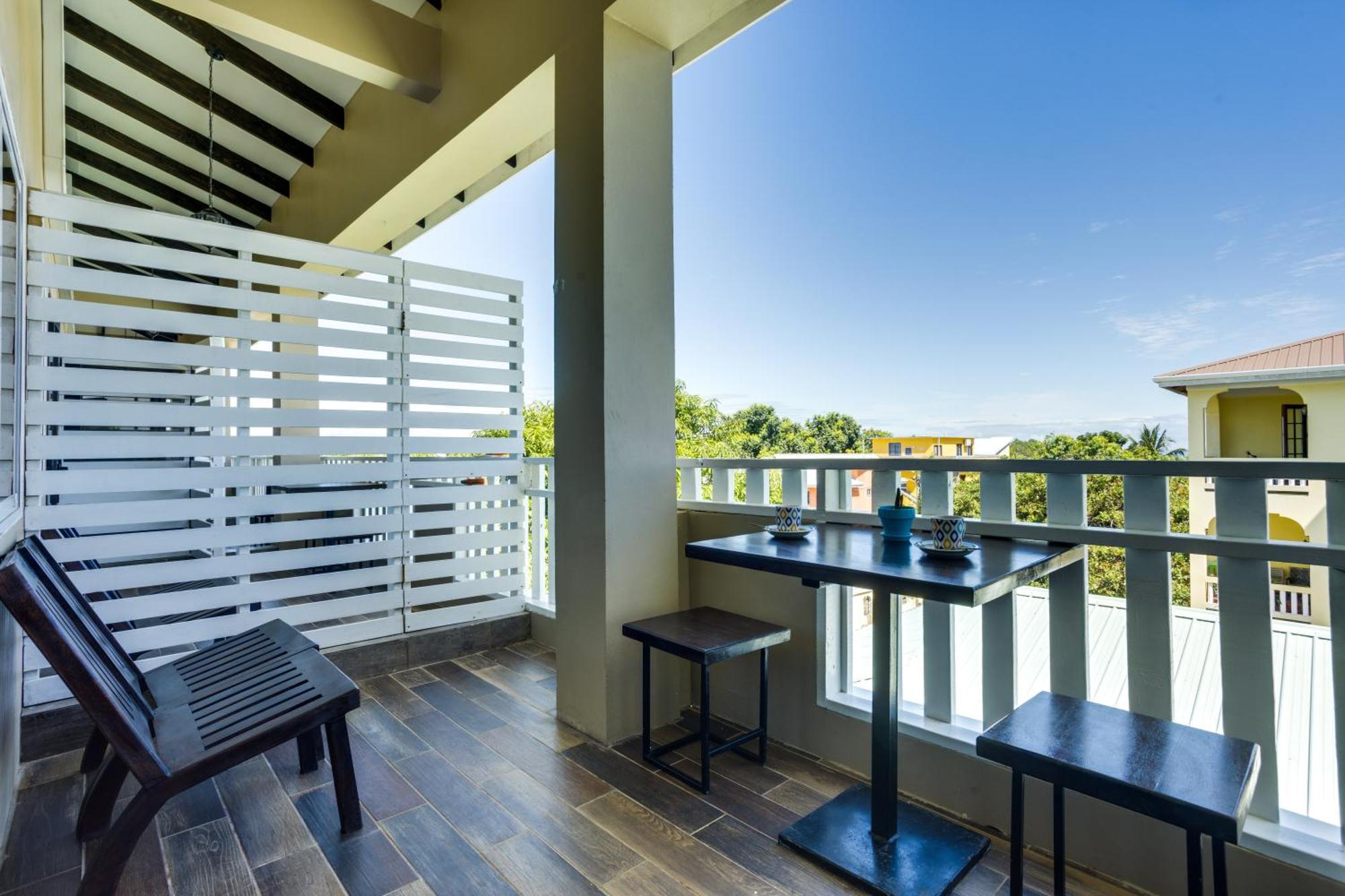 Louis' Apartments Placencia エクステリア 写真